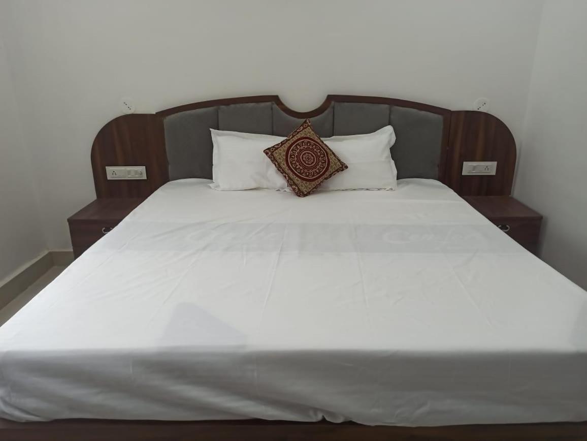 Abhiram Homestay 克久拉霍 外观 照片