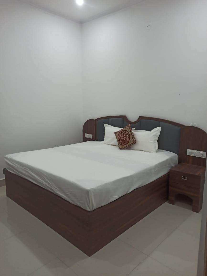 Abhiram Homestay 克久拉霍 外观 照片